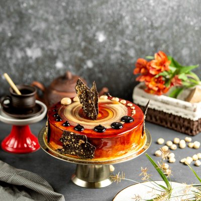 caramel-cake-chocolate-and-nuts-decorations